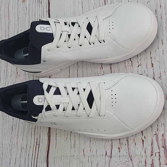 On Running THE ROGER White Sneakers Women's Size 9.5 NWOT - Picture 6 of 11